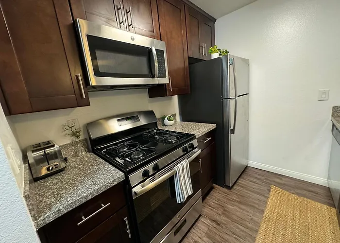 Modern 2Br Hollywood Apt With Rooftop Pool, Free Parking & Close To Walk Of Fame And Universal Studios